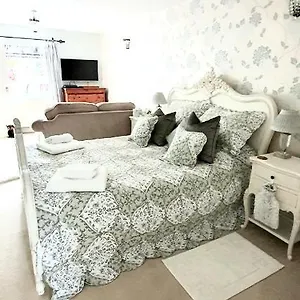 The Garden Private With Jacuzzi Apartment Keighley